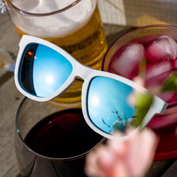 Goodr OG - I Do The Open Bar | LIFESTYLE_IMAGE_39fea71a-c63e-4132-b5c0-af70dd1df1c8