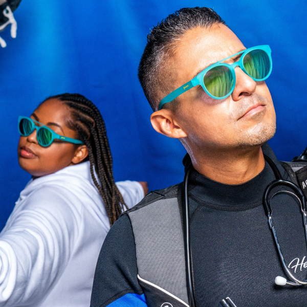 Goodr PHG – Dr Ray, Sting | 0122_PH-G_Dr._Ray_Sting_ProductPageAssets_LIFESTYLE_IMAGE