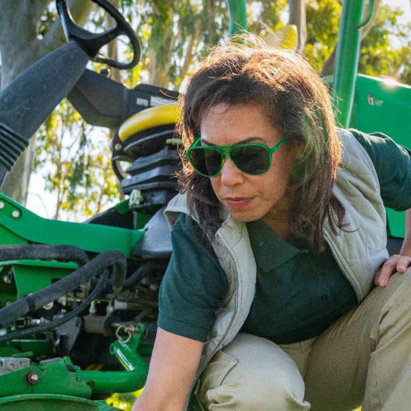 Goodr Mach G Aviator – Tales from the Greenskeeper | 0621_FlamEyeMacG_TalesFromTheGreenskeeper_ProductPageAssets_LIFESTYLE_IMAGE