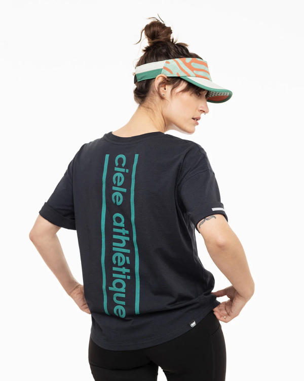 Ciele Women’s WNSBTShirt – Accent V – Landsend | CLWNSBTAV-BK002_WNSBTShirt-AccentV-Landsend_2023_D1_STUD2